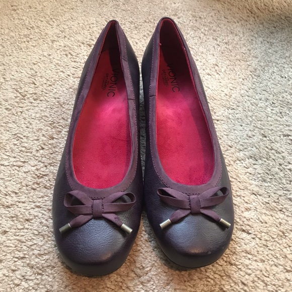 Vionic Orthaheel Shoes size 11 - Picture 2 of 4